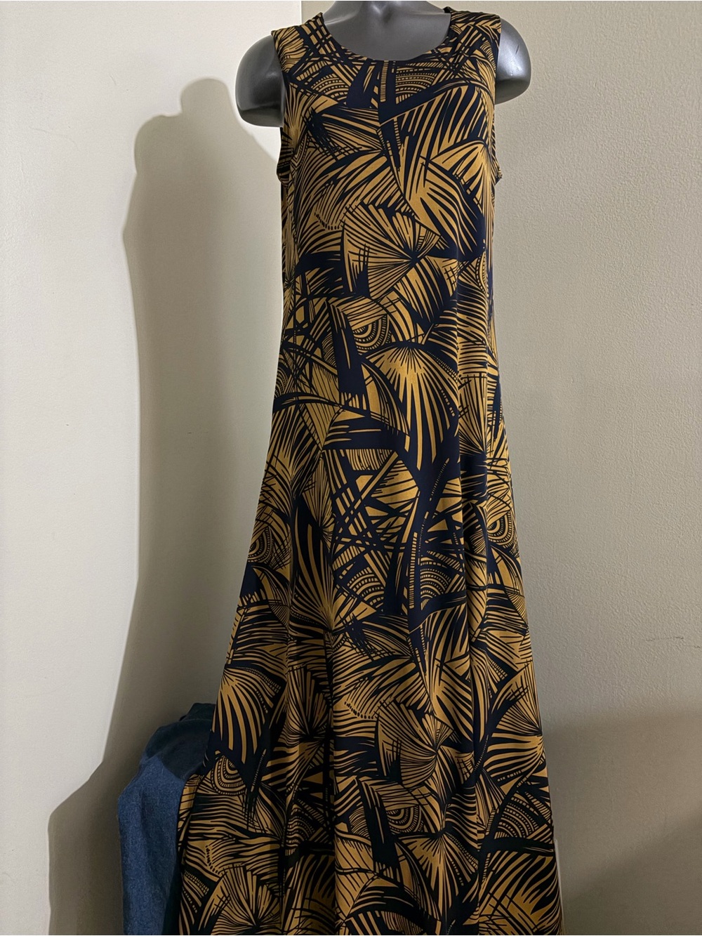 Attitudes by Renee Black and Gold Palm-Print Maxi Dress Medium Petite MP